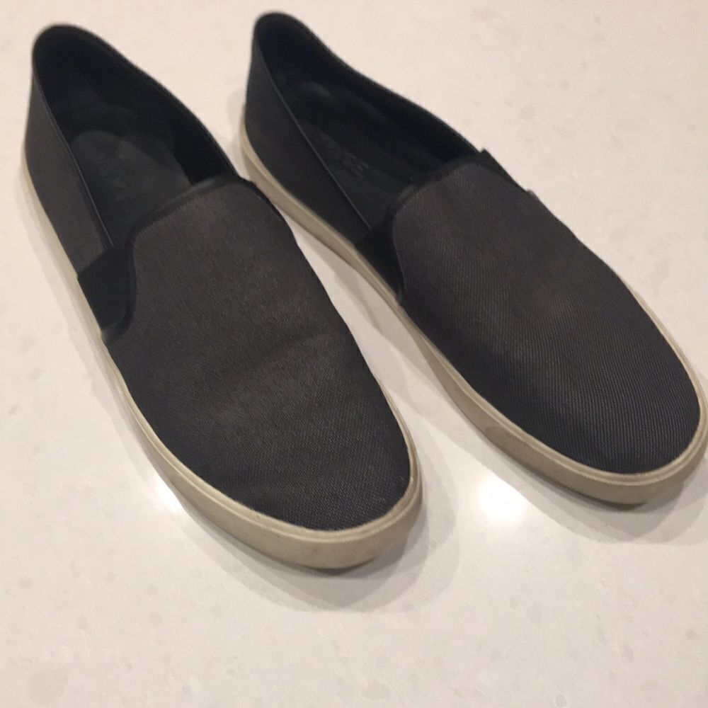 Vince
Womens slip on’s size 10 super good quality